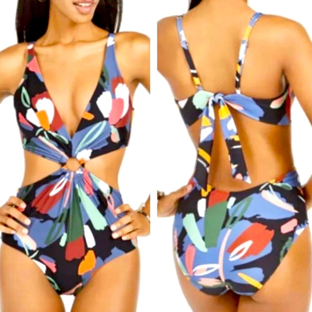 Beautiful bathing suit. The colors are gorgeous.